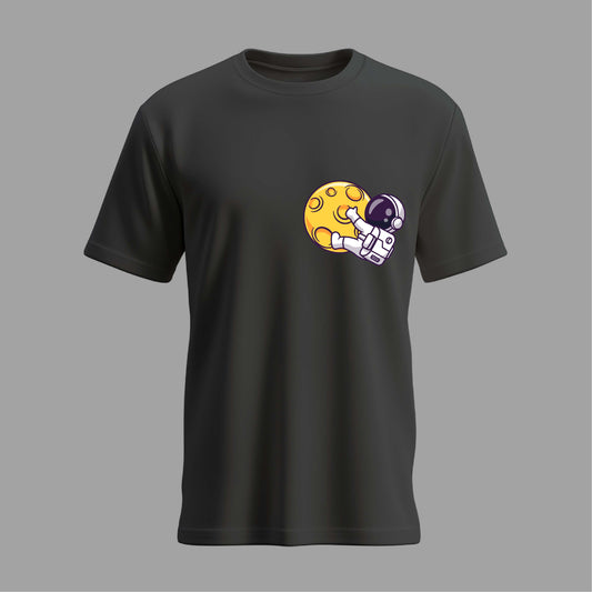 Cute astronaut hanging on moon (Black)